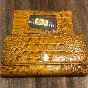 Brahmin wallet Great condition
